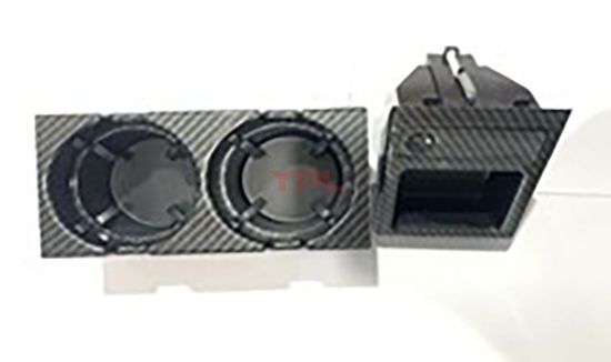 BARDAKLI VE MADENI PARA KUTUSU (SET-KARBON FIBER) BMW E46 98>04 - 51168217955 resmi