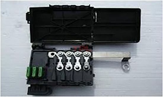 SIGORTA KUTUSU VE KAPAGI KABLOSUZ A3 BORA CADDY GOLF IV CORDOBA IBIZA LEON TOLEDO OCTAVIA 97>03 - 1J0937617C/555A resmi